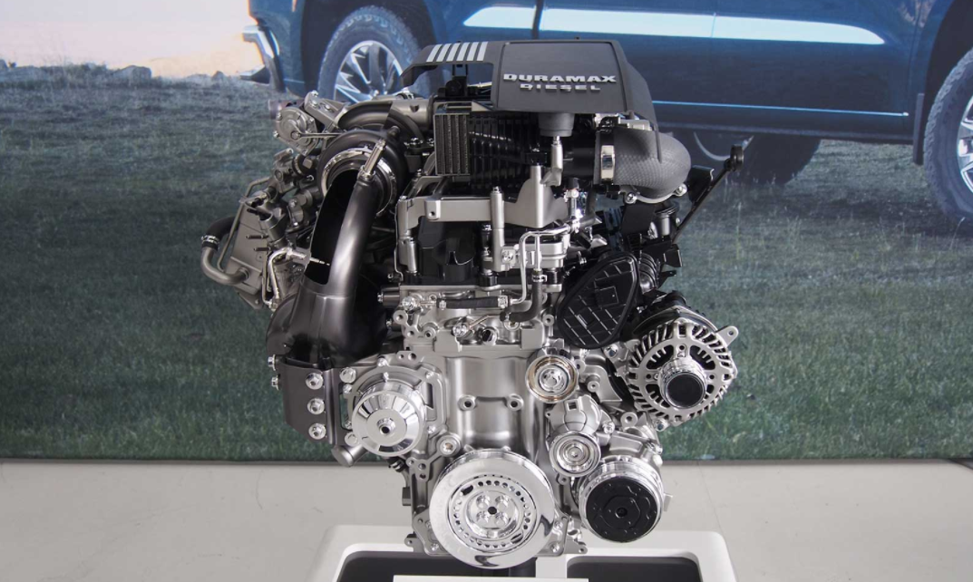 2023 Chevy Silverado HD Engine