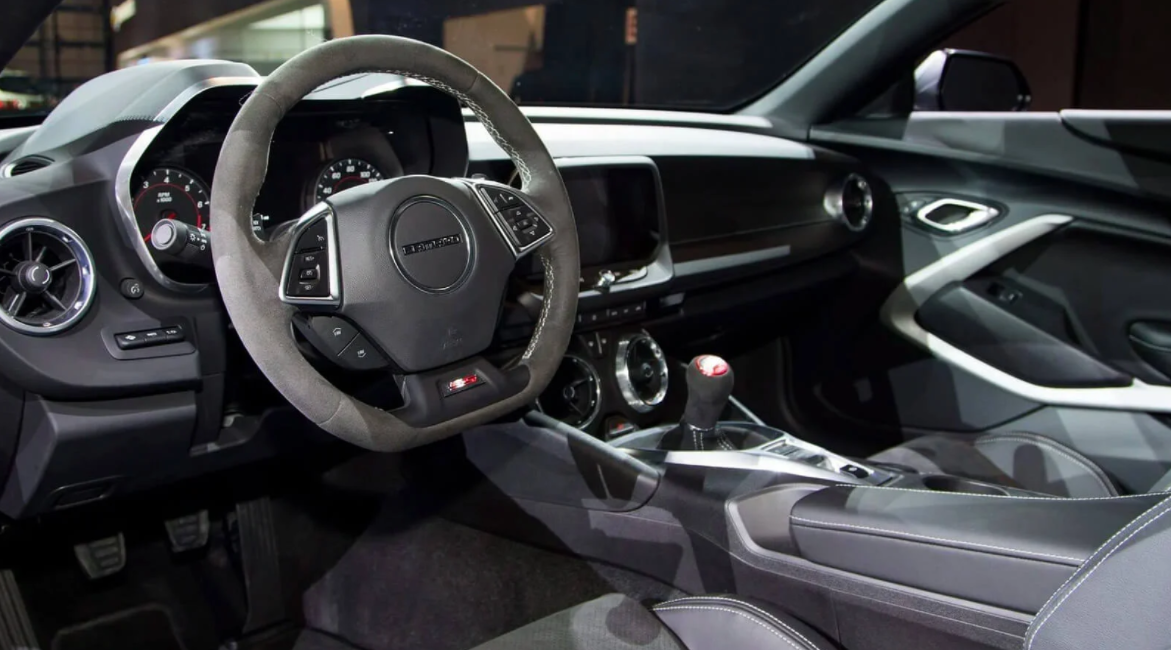 2023 Chevrolet Camaro Interior