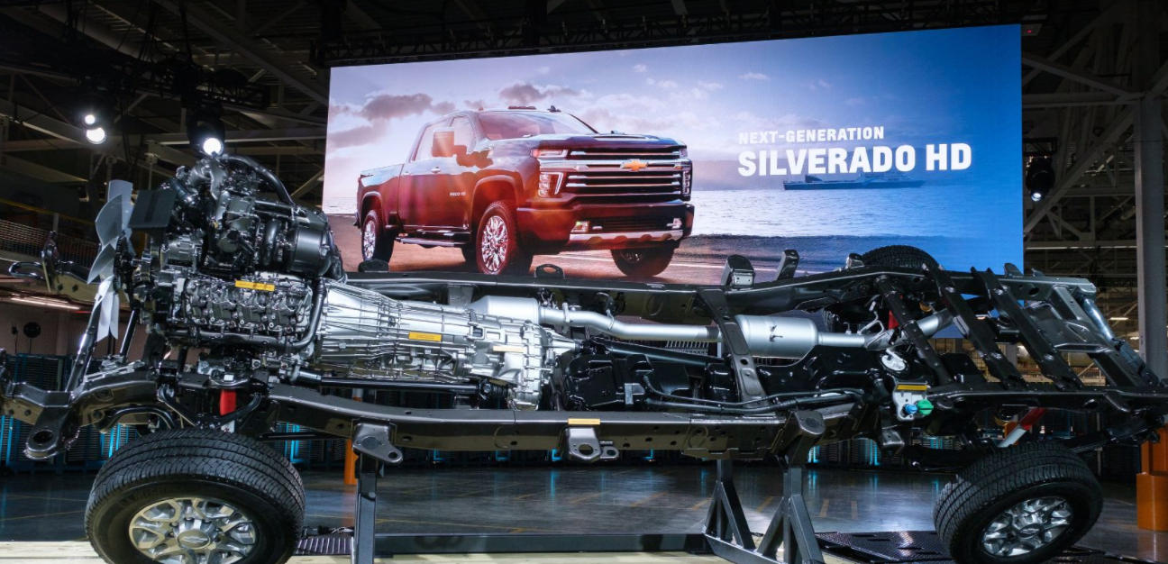 2023 Chevrolet Silverado HD Engine