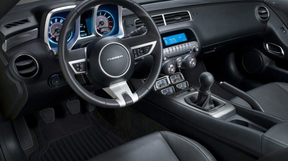 2023 Chevy Camaro Interior