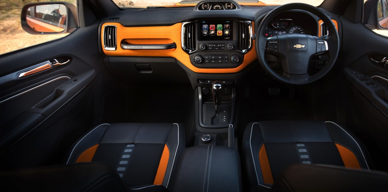 2023 Chevy Colorado Interior