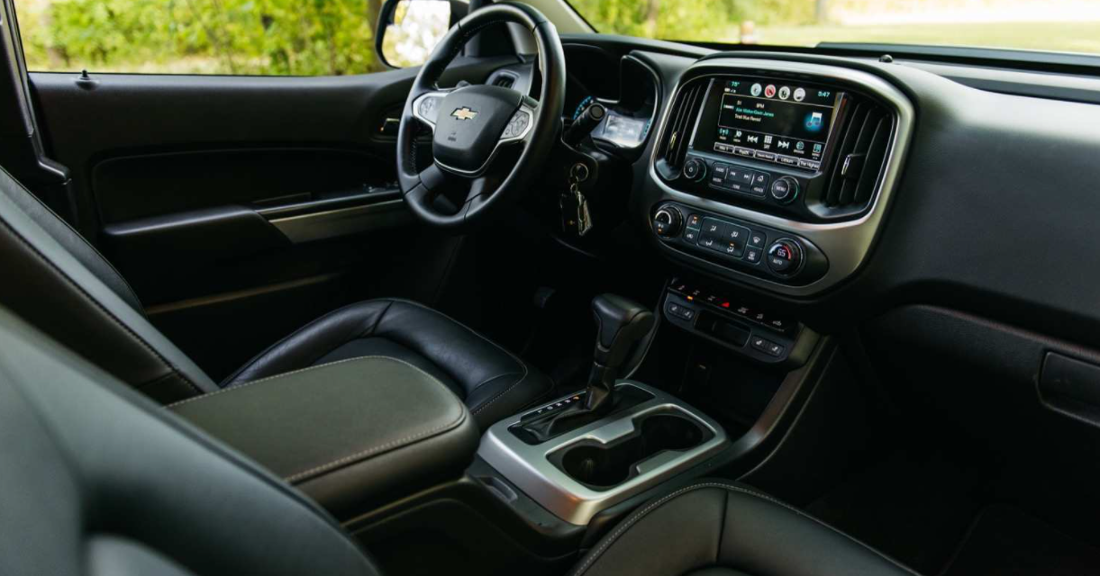 2023 Chevy Avalanche Interior